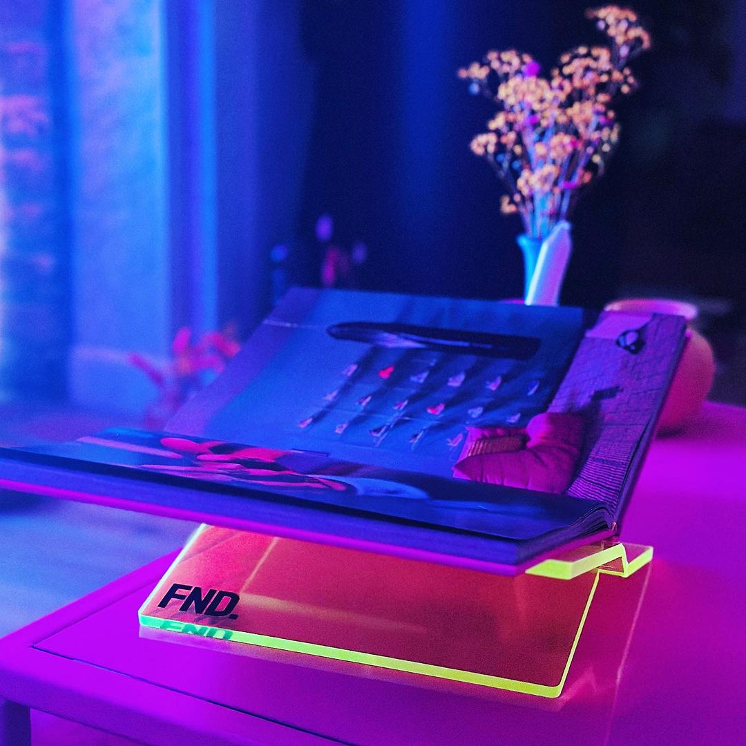 Bookstand - Sapphire Pink inspiration 5