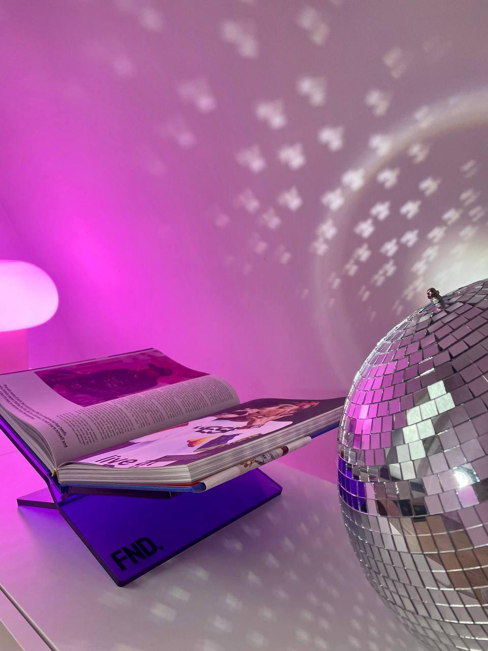 Bookstand - Sapphire Pink inspiration 3