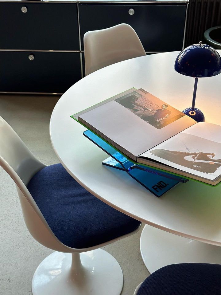 Bookstand - Sapphire Pink inspiration 1