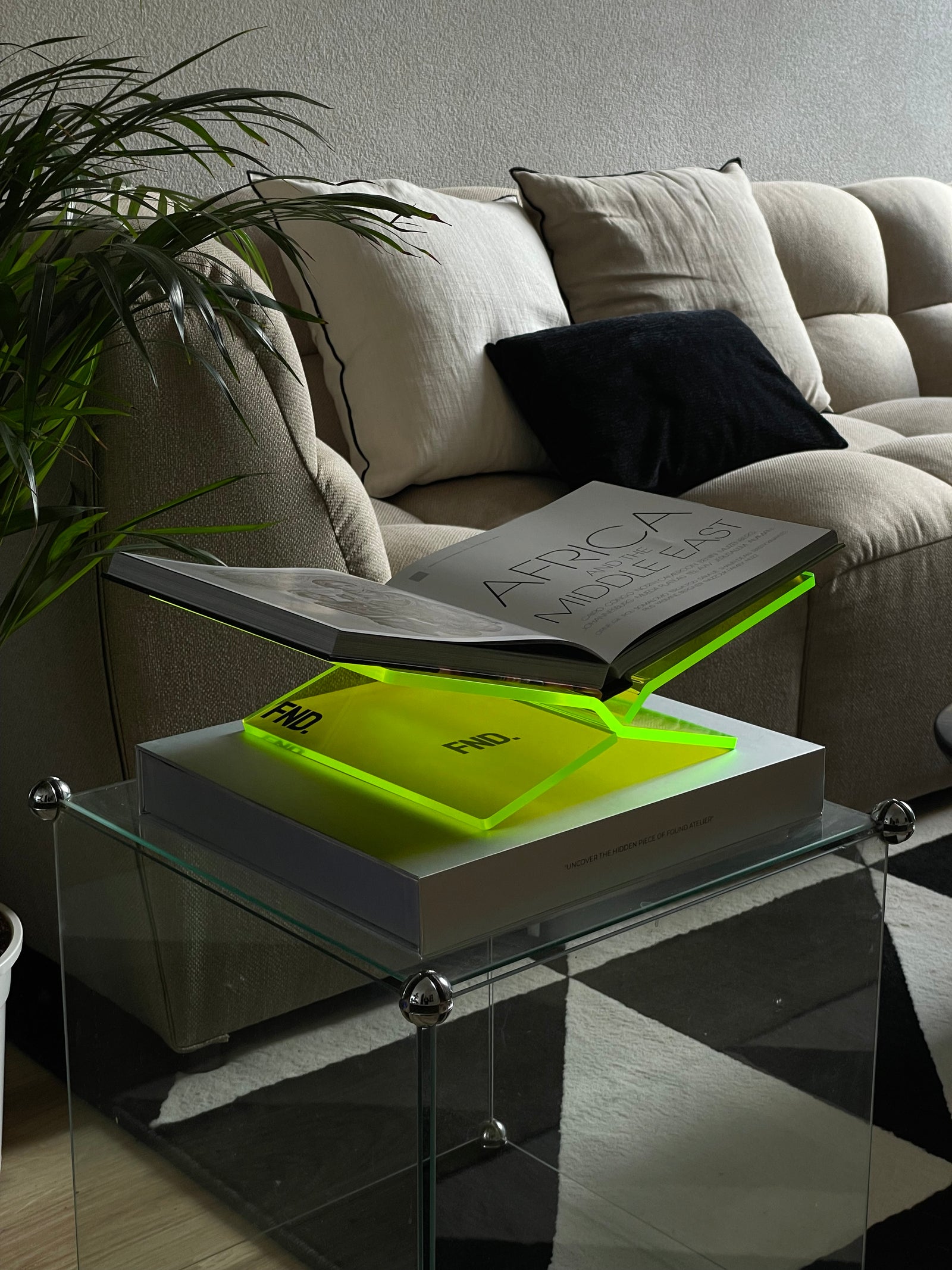 Bookstand - Sapphire Pink inspiration 6