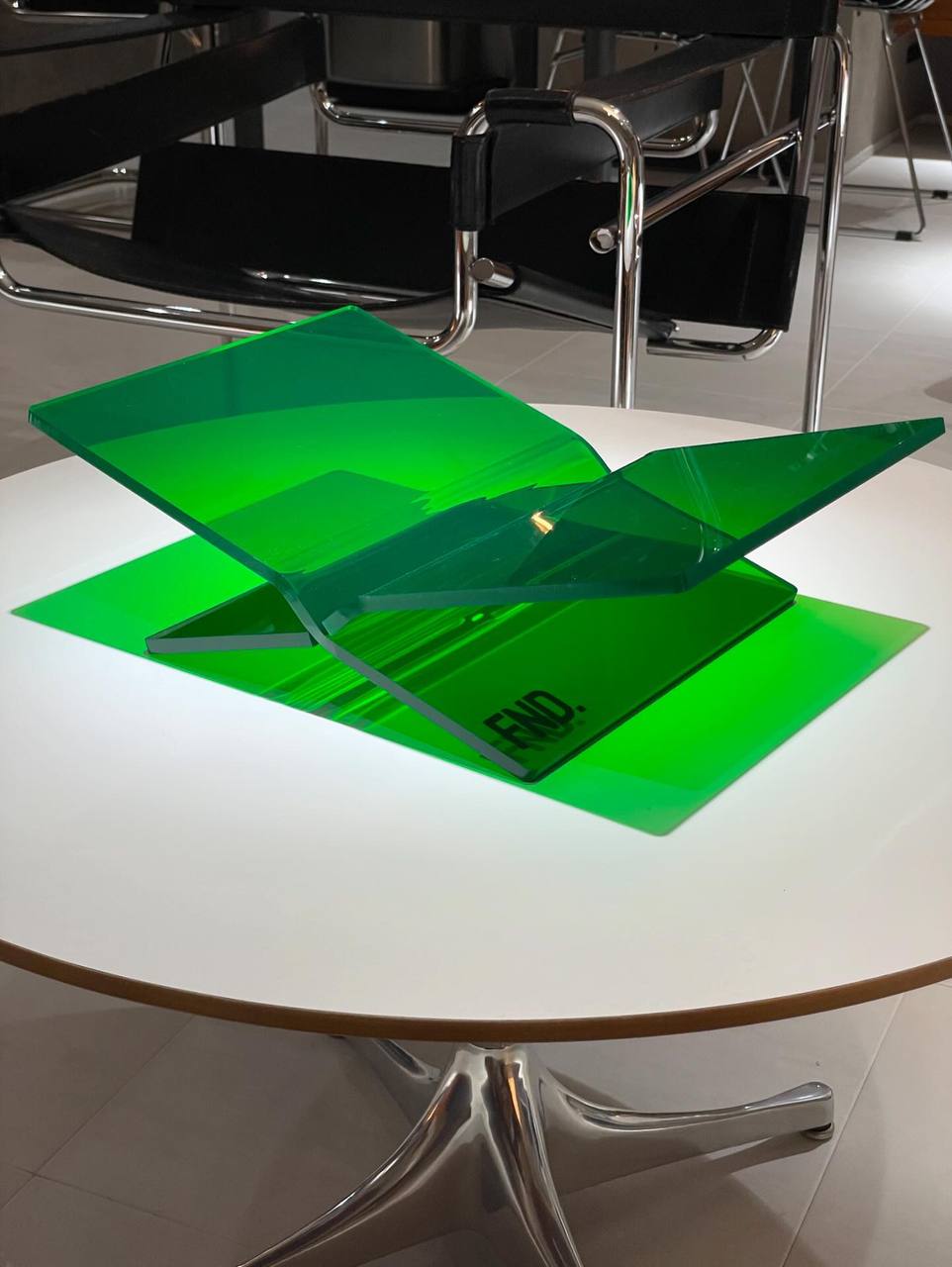 Bookstand - Sapphire Pink inspiration 7